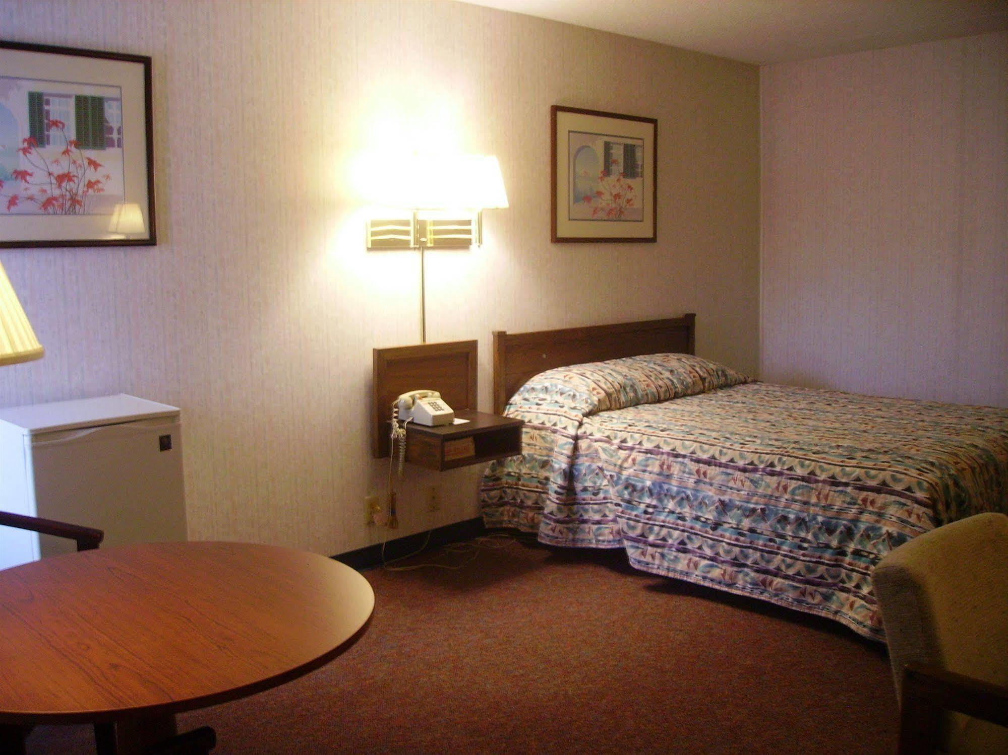 Red Carpet Inn Fanta Suites Hotel Greenwood Exteriér fotografie