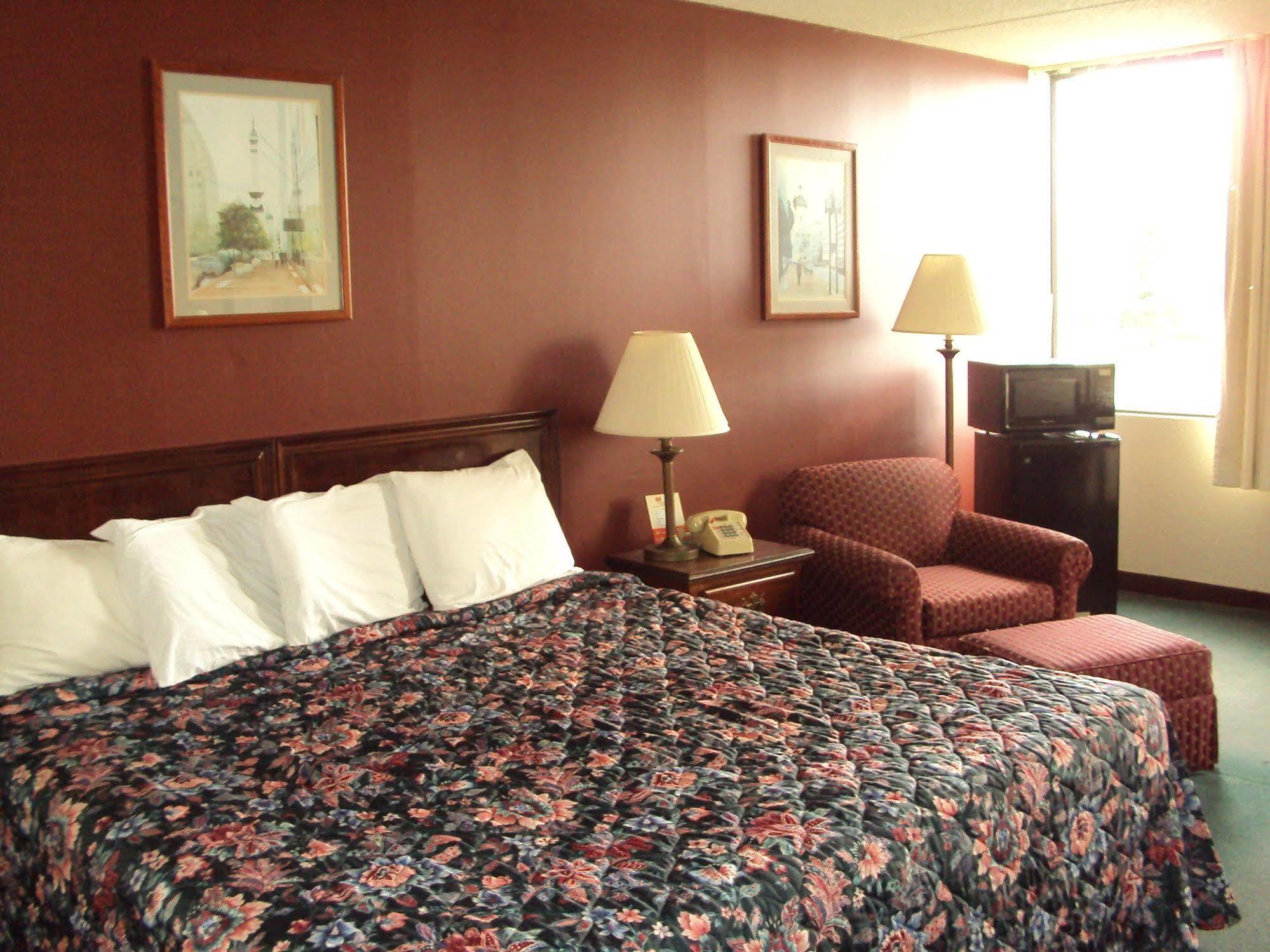 Red Carpet Inn Fanta Suites Hotel Greenwood Exteriér fotografie